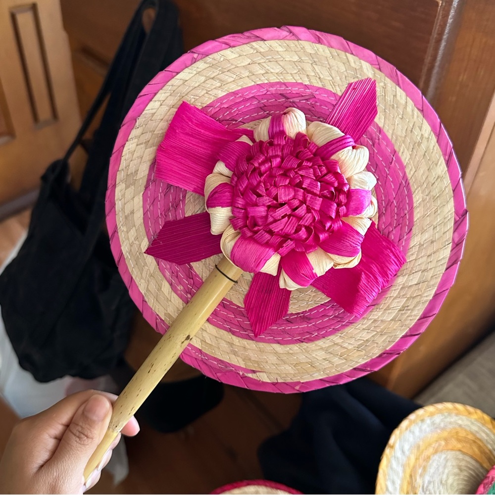 Handmade Flower Fan ☀️🇲🇽 - Picture 1 of 2